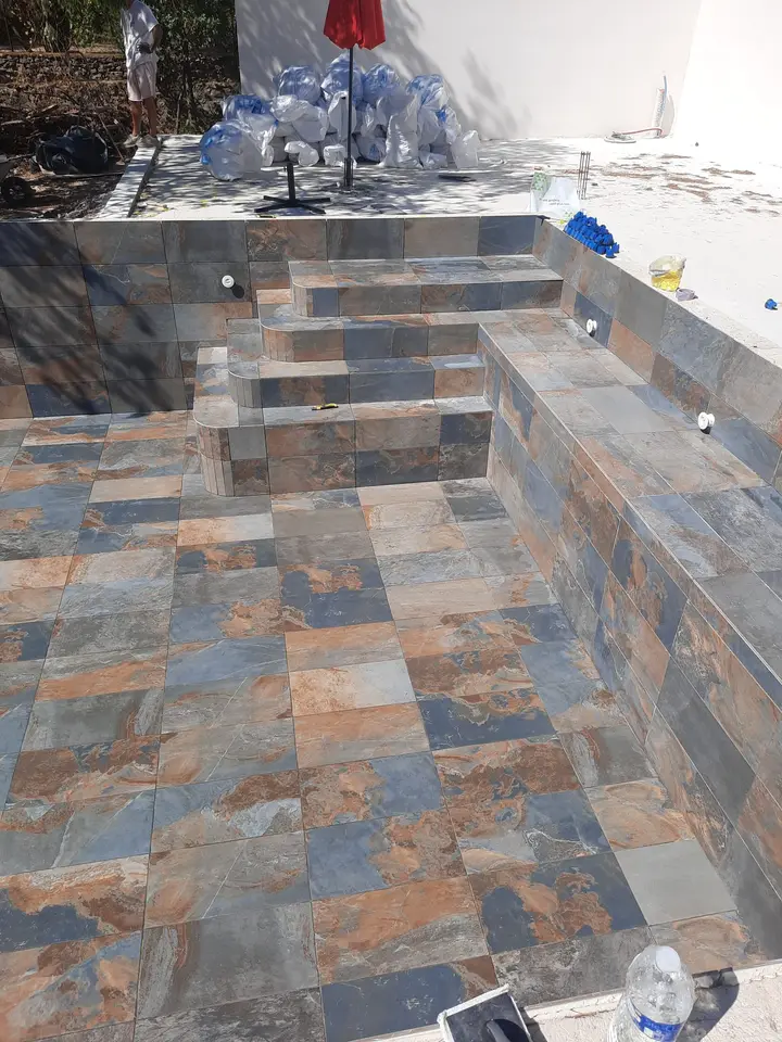 Swimming pool tiling — photo 3