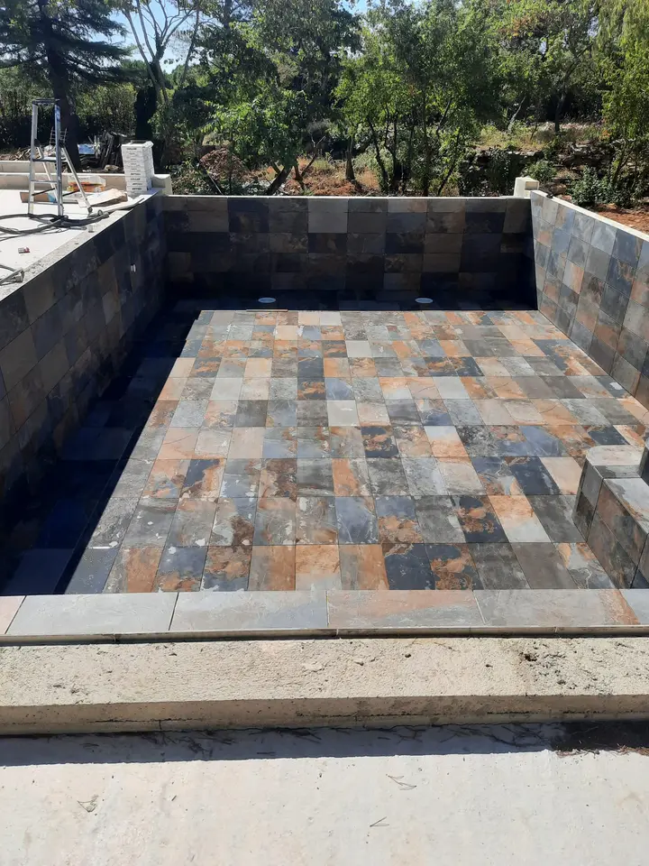 Swimming pool tiling — photo 4
